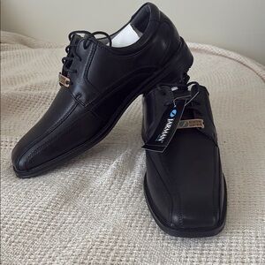 New in box with tags! Men's Black Leather Shoes